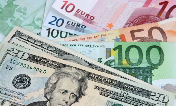EUR/USD giữ trên 1,0700 do Đô la Mỹ yếu hơn, PMI khu vực đồng Euro lạc quan