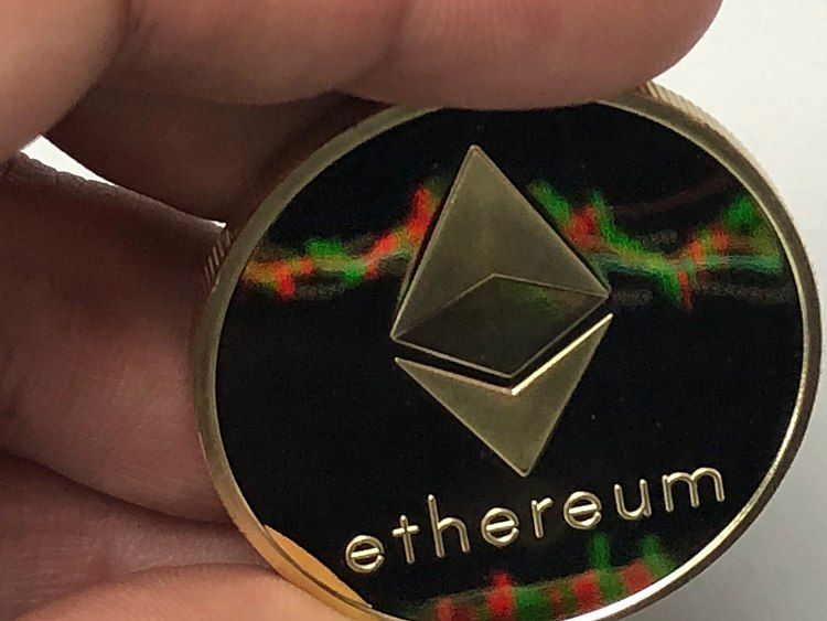 Ethereum kéo dài đợt điều chỉnh khi CEO Van Eck làm giảm cơ hội phê duyệt ETH ETF