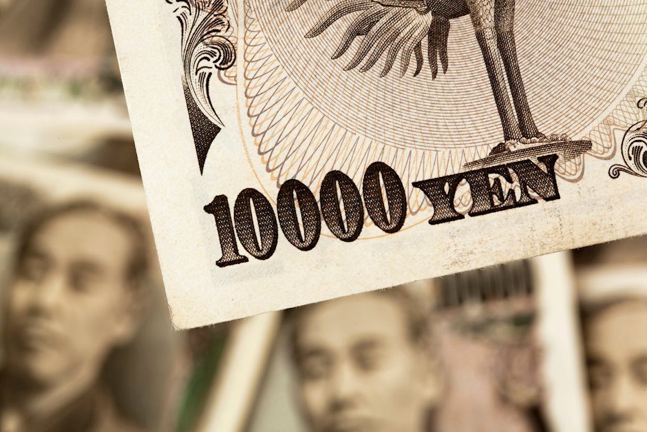 Yên Nhật trượt trở lại gần mức 157,00 so với USD