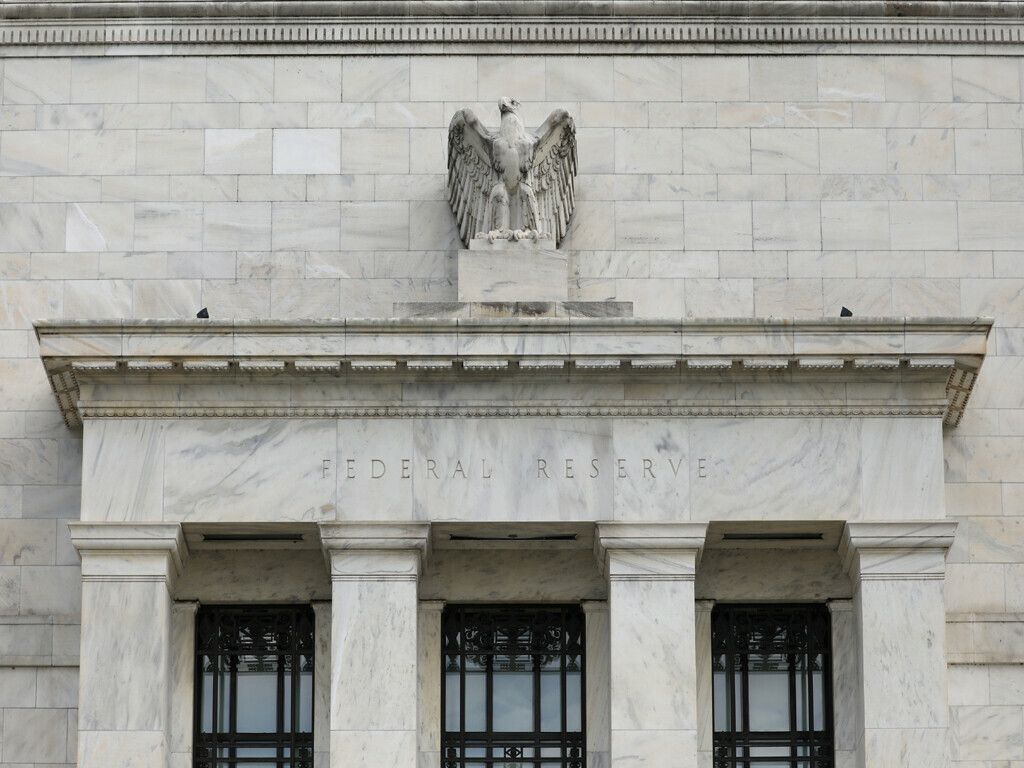 Các nhà hoạch định chính sách của Fed vẫn cảnh giác về lạm phát, tập trung chuyển sang Biên bản FOMC