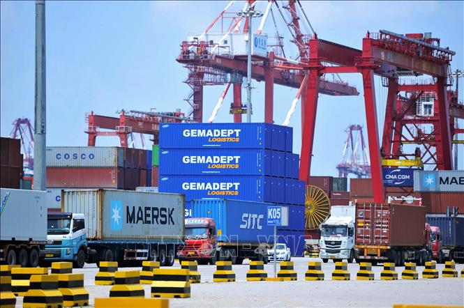 Cán cân thương mại Trung Quốc: Nhập khẩu tăng mạnh trong tháng 4