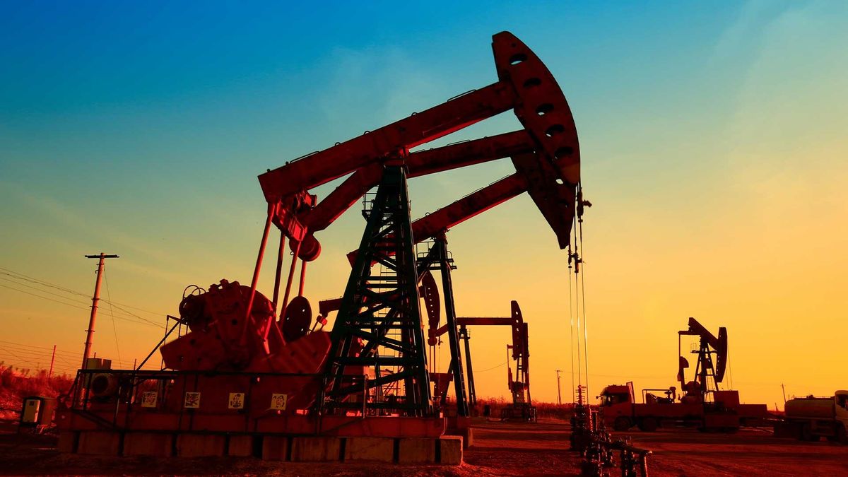 Giá dầu thô tiếp tục giảm do lo ngại nhu cầu ngày càng tăng