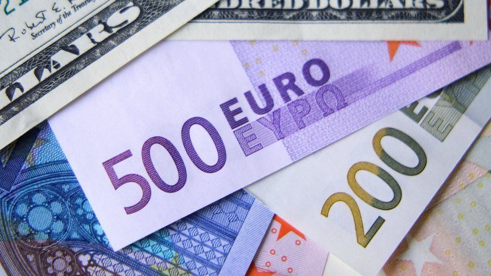 Đồng Euro chịu áp lực khi Macron kêu gọi bầu cử nhanh chóng