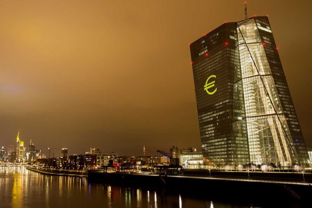 ECB cắt giảm lãi suất cơ bản
