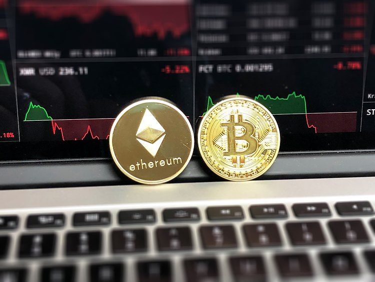 10 động thái hàng đầu của thị trường tiền điện tử khi Bitcoin và Ethereum giữ vững trước khi hết hạn quyền chọn trị giá 1,8 tỷ đô la