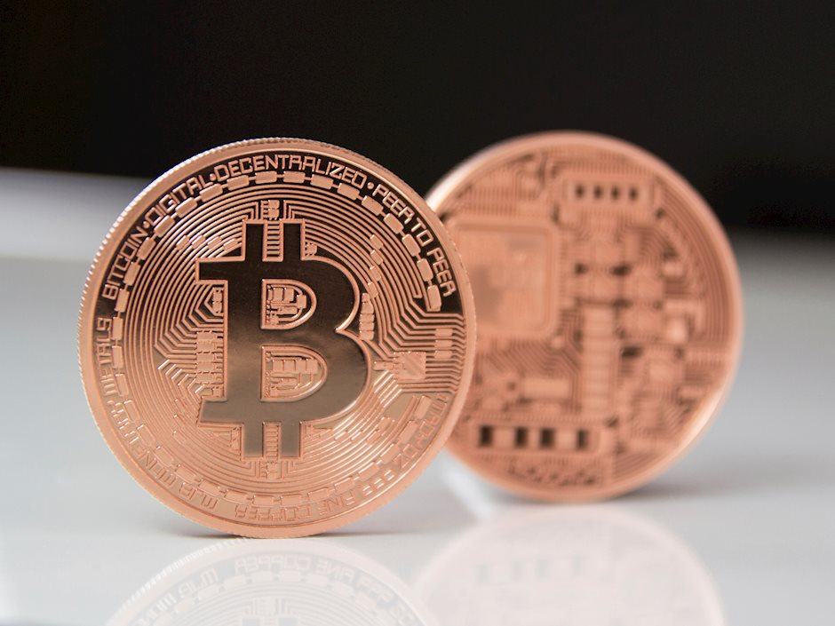 Giá Bitcoin giữ ở mức 65.000 đô la khi dòng tiền ETF tích cực và dữ liệu tích cực trên chuỗi