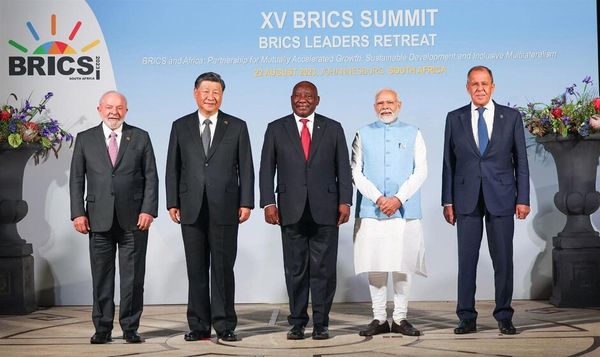 BRICS, phương Tây và phần còn lại – phi đô la hóa và sự rạn nứt của thương mại toàn cầu