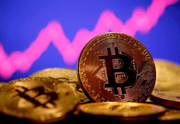 Giá bitcoin ở mức 63 nghìn đô la khi GBTC ETF của Grayscale trải qua dòng vốn đầu tiên sau gần ba tháng bế tắc