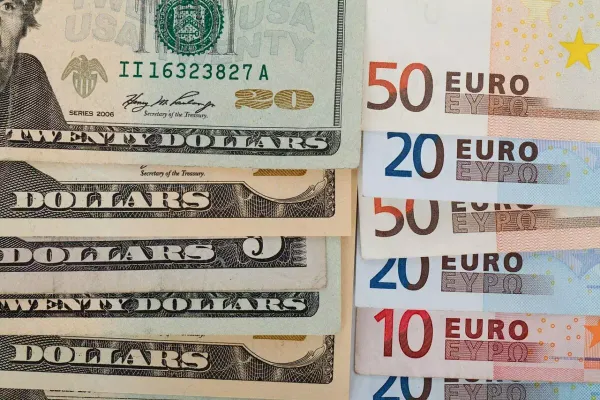 EUR/USD: Đồng euro đã giảm xuống mức thấp nhất trong 10 ngày tại ngưỡng 1,1059 USD sau khi đạt mức cao nhất 13 tháng vào thứ Sáu là 1,1201 USD