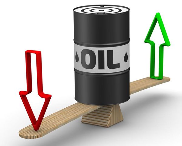 Giá dầu giảm 1% sau khi dự trữ dầu thô của Mỹ giảm; Rủi ro nguồn cung của Libya hạn chế tổn thất