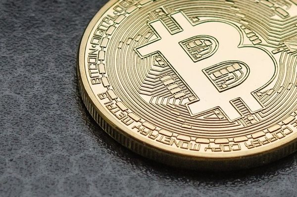 Bitcoin giảm nhẹ khi các nhà giao dịch chuẩn bị cho việc cắt giảm lãi suất của Fed