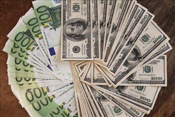 EUR/USD:Đồng euro giảm 0,1% xuống 1,1024 USD,Đô la Mỹ giảm khi thị trường chuẩn bị cho buổi tranh luận tổng thống, dữ liệu lạm phát