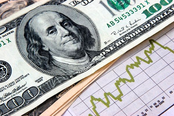 Forex hôm nay: Đô la Mỹ trượt giá, Vàng đạt mức cao kỷ lục khi tuần lễ ngân hàng trung ương lớn đang diễn ra