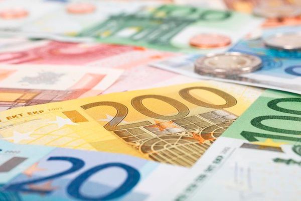 Tóm tắt buổi sáng: Đồng Euro giảm do hoạt động kinh doanh của Khu vực đồng Euro yếu hơn